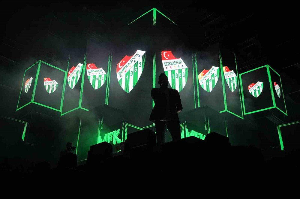 Onu gören futbolcu sandı! Bursaspor taraftarını coşturdu