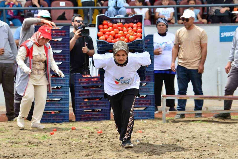 Türk kadınının gücü: 3 kasayı sırtına alıp yarıştı