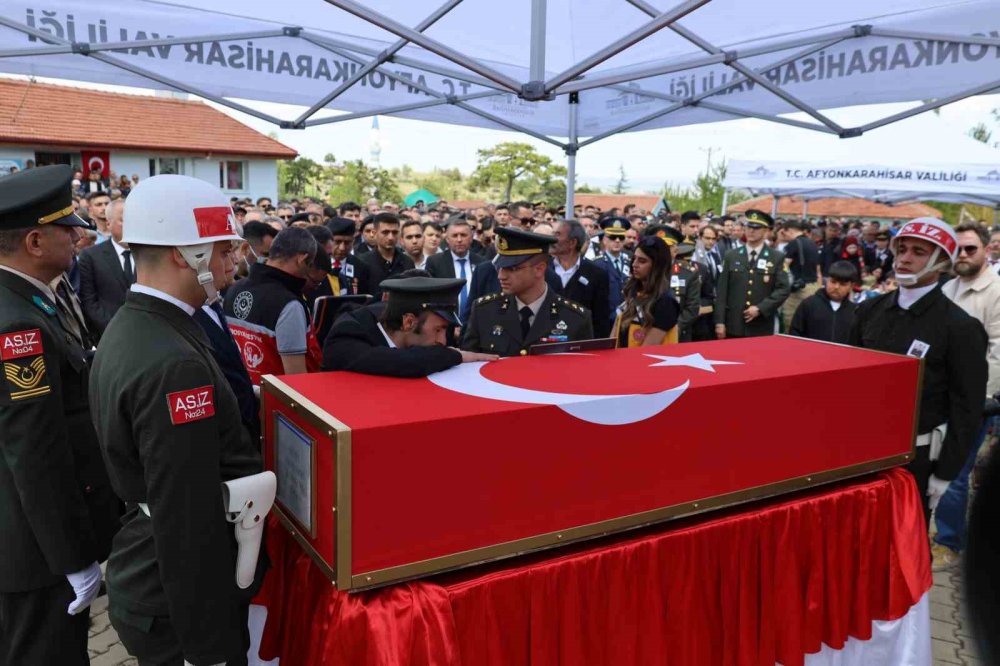 Afyonkarahisar şehidini uğurladı