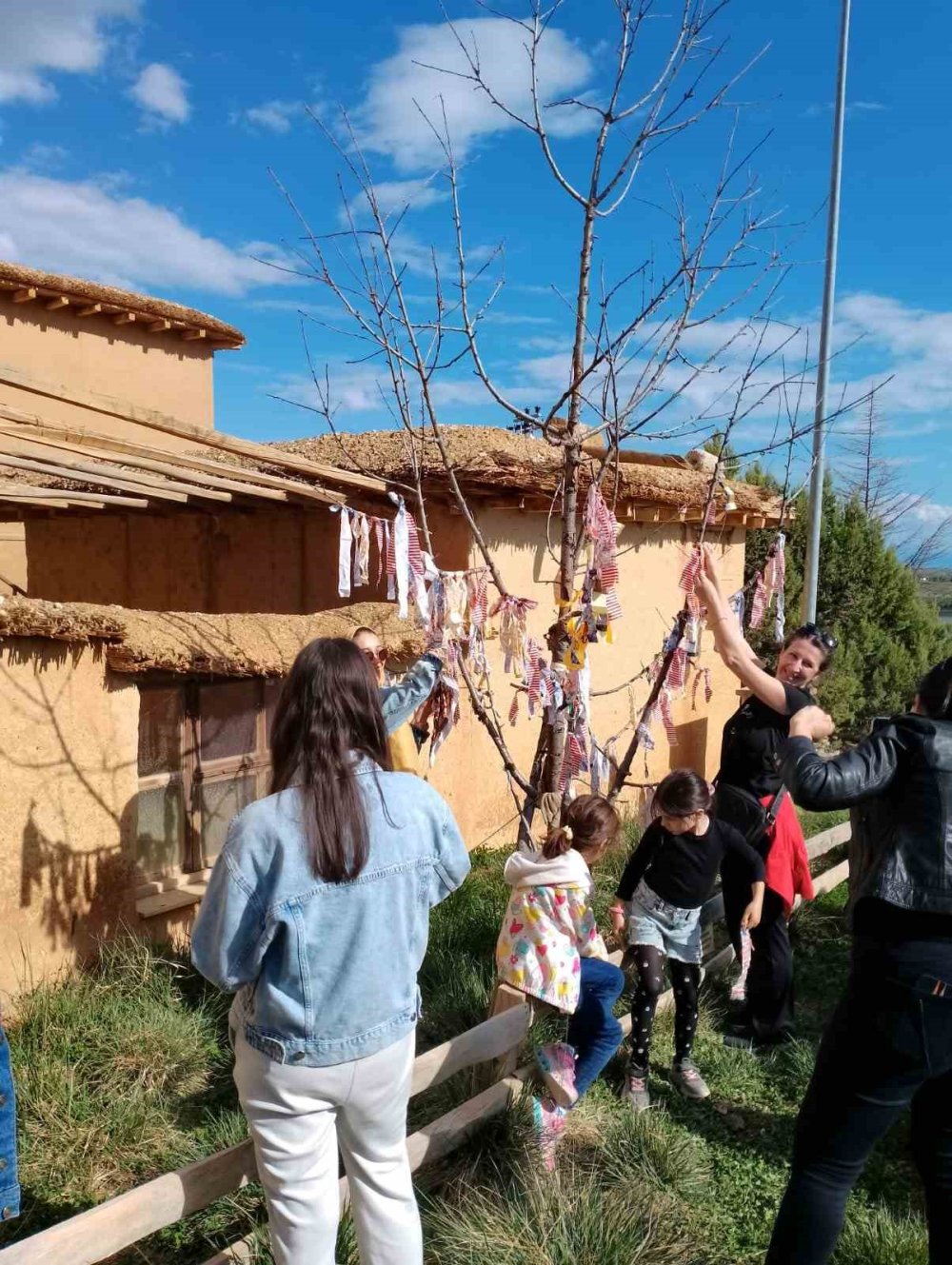 Sonsuz Şükran Köyü'nde Hıdırellez ateşi yakıldı