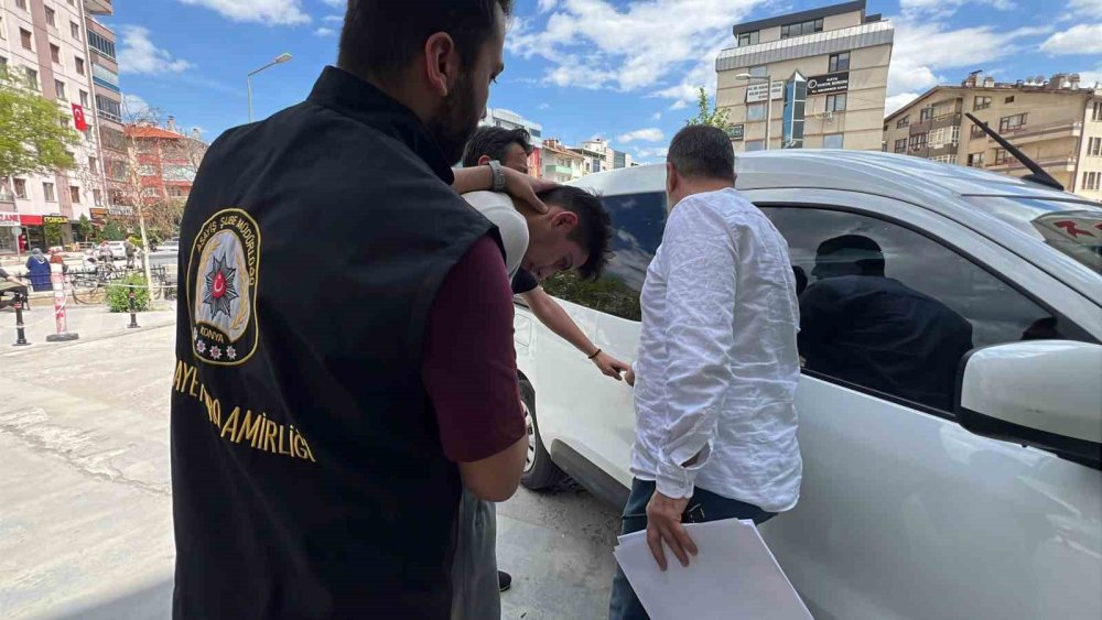18 yaşındaki genç, tartıştığı adamı taşla ağır yaraladı