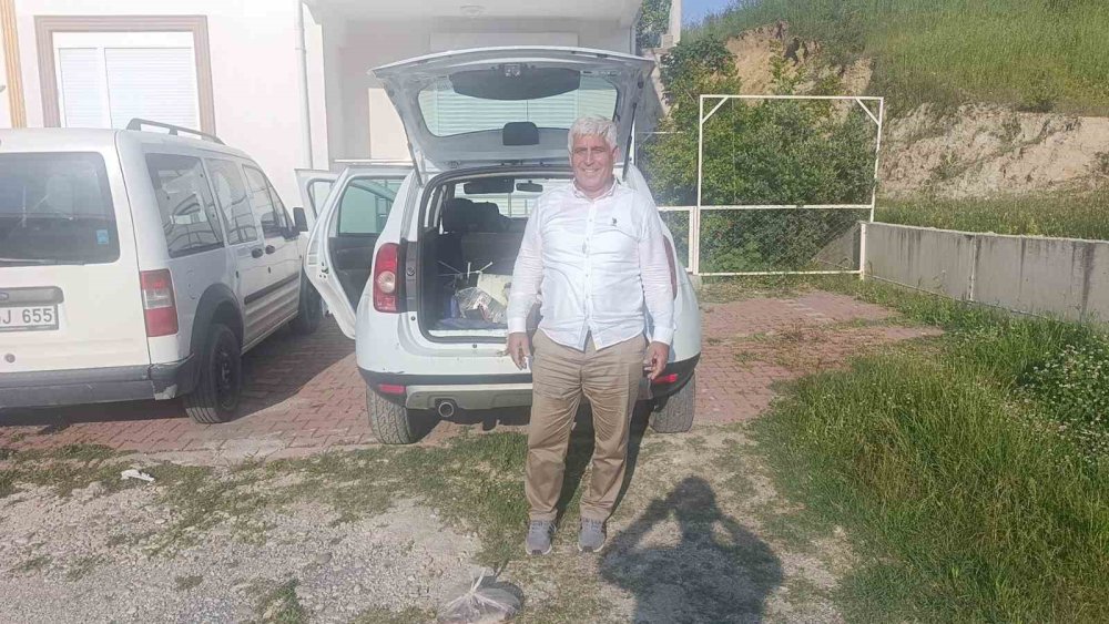 Kontağı üzerinde bırakılan araba göz göre göre çalındı