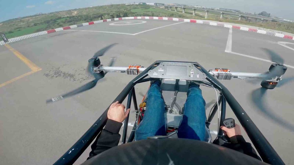 Yerli uçan otomobil AirCar, insanlı uçuşlarına başladı