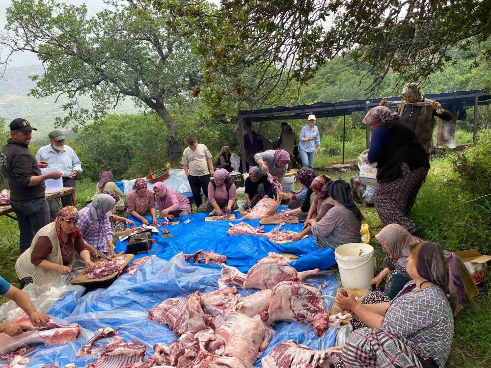 Asırlık gelenek yağmur çamur dinlemedi