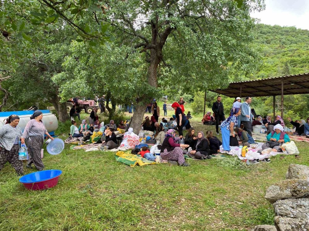 Asırlık gelenek yağmur çamur dinlemedi