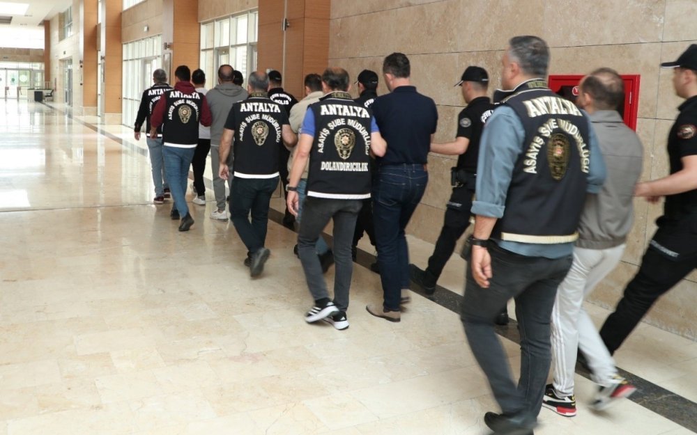 Kiralık araçları sattılar, yüzlerce kişiyi mağdur ettiler