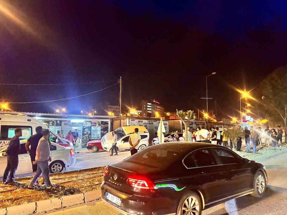Satılmak Üzere Olan Park Halindeki Araca Kaza Şoku