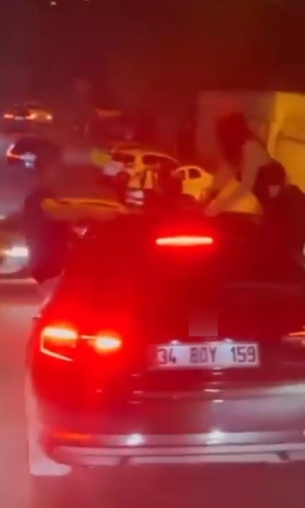Araç camında dans ceza ile bitti