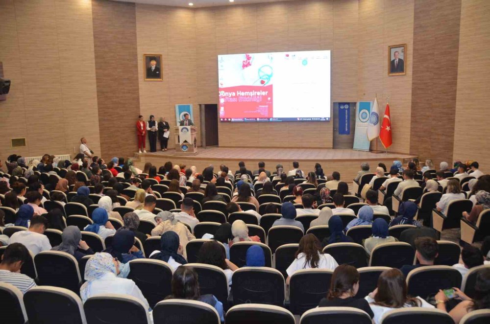NEÜ'de hemşireliğe vurgu yapan anlamlı tören