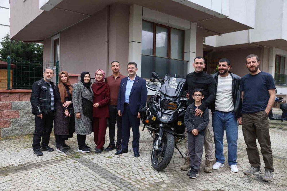 Umre sözünü motosikletle yerine getirdi