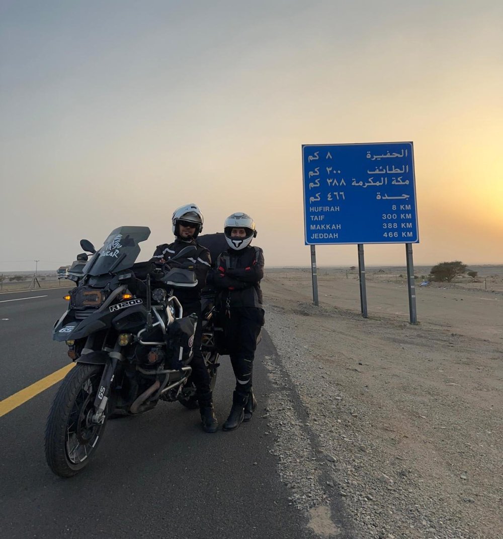 Umre sözünü motosikletle yerine getirdi