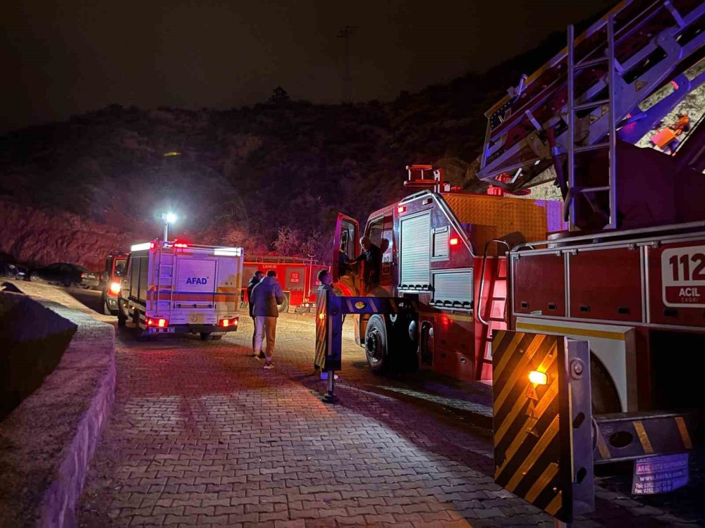 Çankırı Kalesi'nden kayalıklara düşen vatandaş ekiplerin müdahalesiyle kurtarıldı