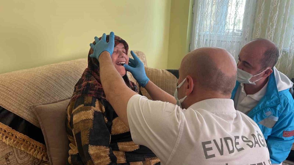 Hasta gidemeyince doktor eve geldi