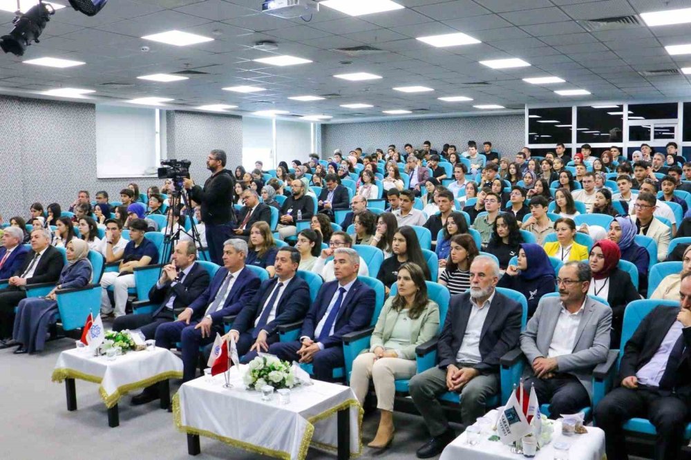 Konya'da Liseli Gençler Bilim İçin Buluştu
