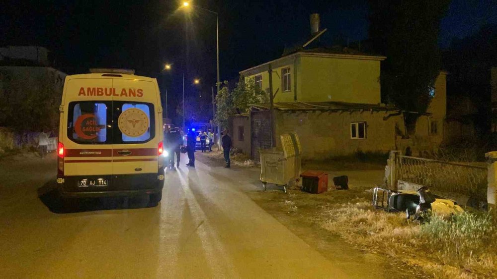 Otomobille çarpışan motokurye yaralandı
