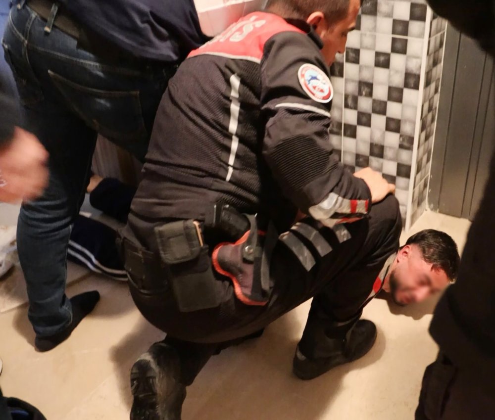 Eline oyuncak tabanca alıp 'Sizi Allah'a şikayet edeceğim' dedi