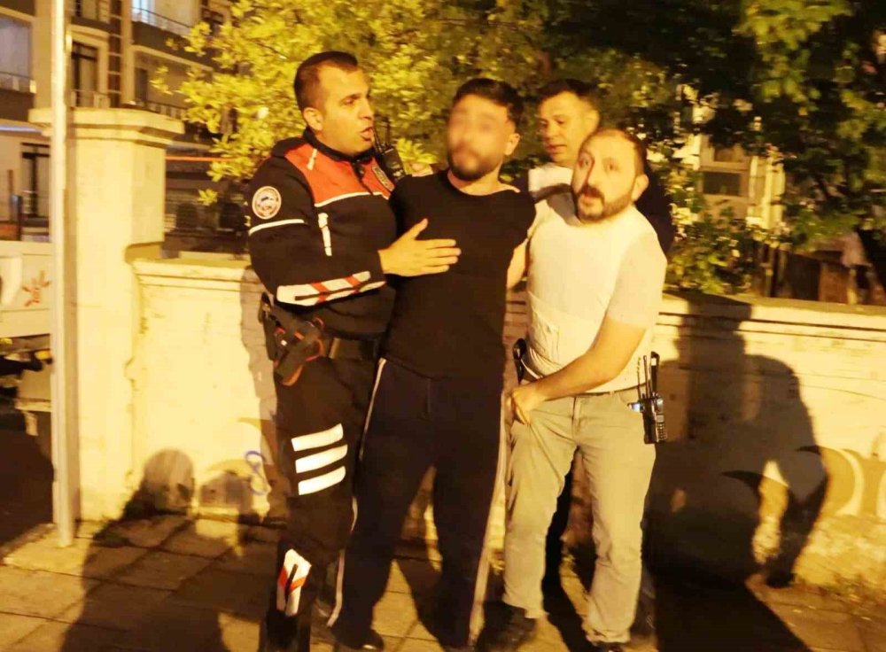 Eline oyuncak tabanca alıp 'Sizi Allah'a şikayet edeceğim' dedi