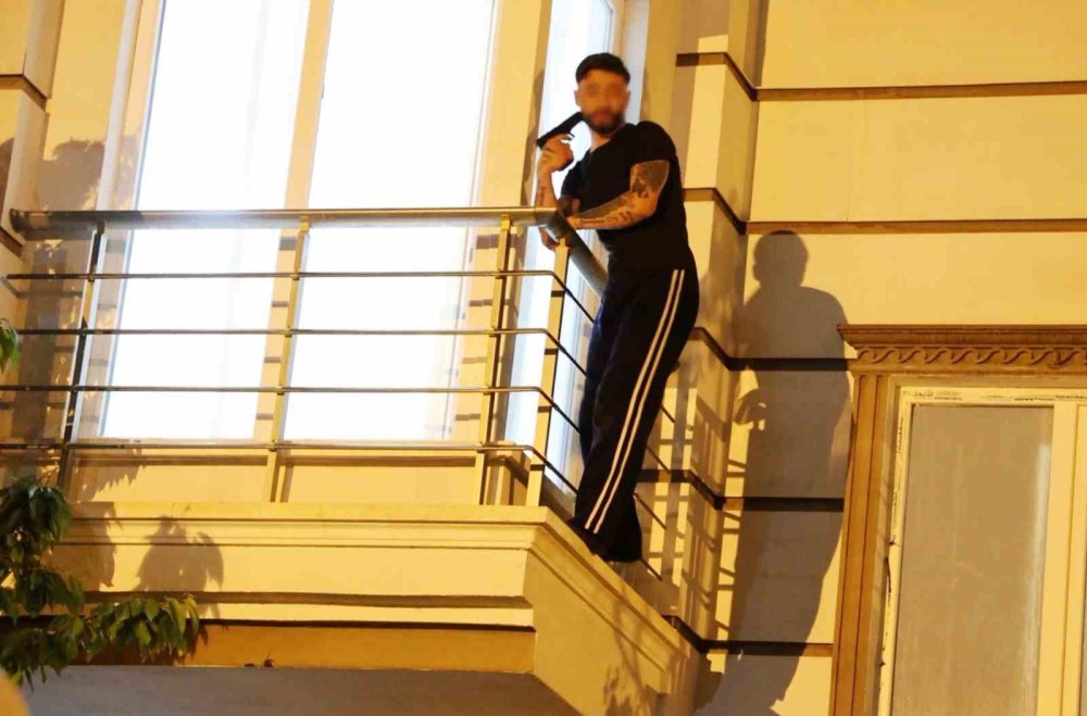 Eline oyuncak tabanca alıp 'Sizi Allah'a şikayet edeceğim' dedi