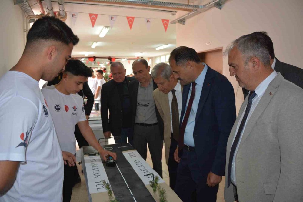 Geleceğin mucitleri projelerini sergiledi