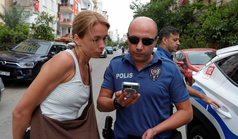 Kaybolan akıllı kol saatini GPRS ile takip edip buldular
