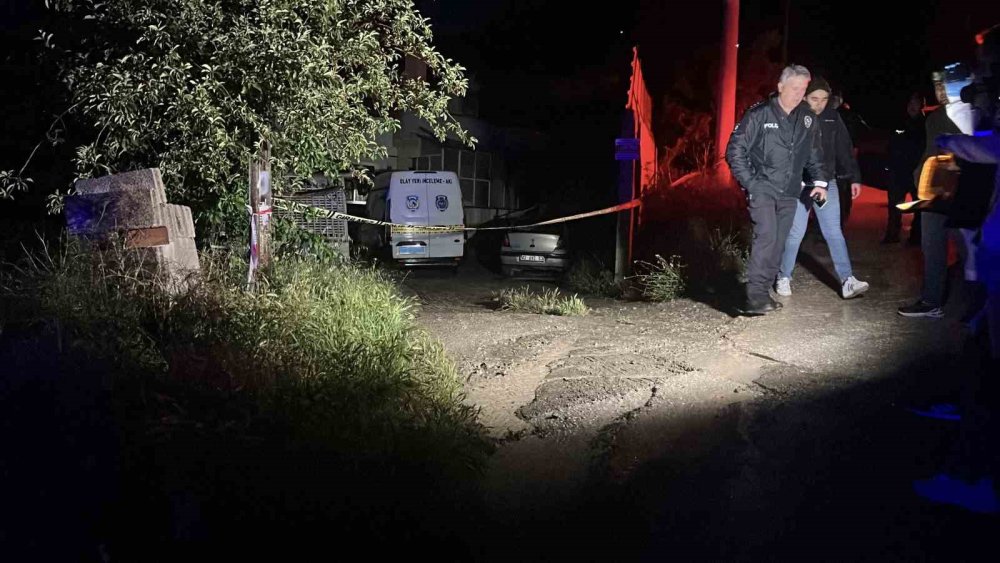 Müstakil evde çıkan yangında yaşlı çift hayatını kaybetti