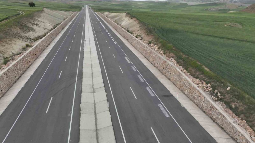 Ankara'ya girenler ve çıkanlar tekerlekleriyle bu marşları dinliyor