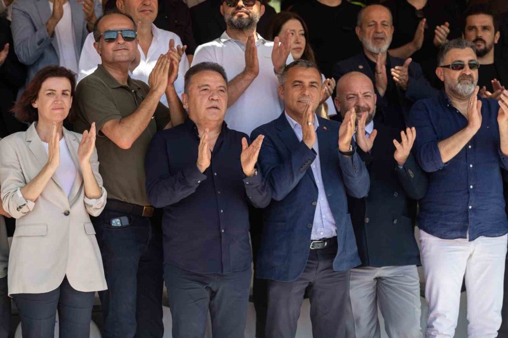 Manavgat’ta başpehlivan Kemeri Orhan Okulu’nun oldu