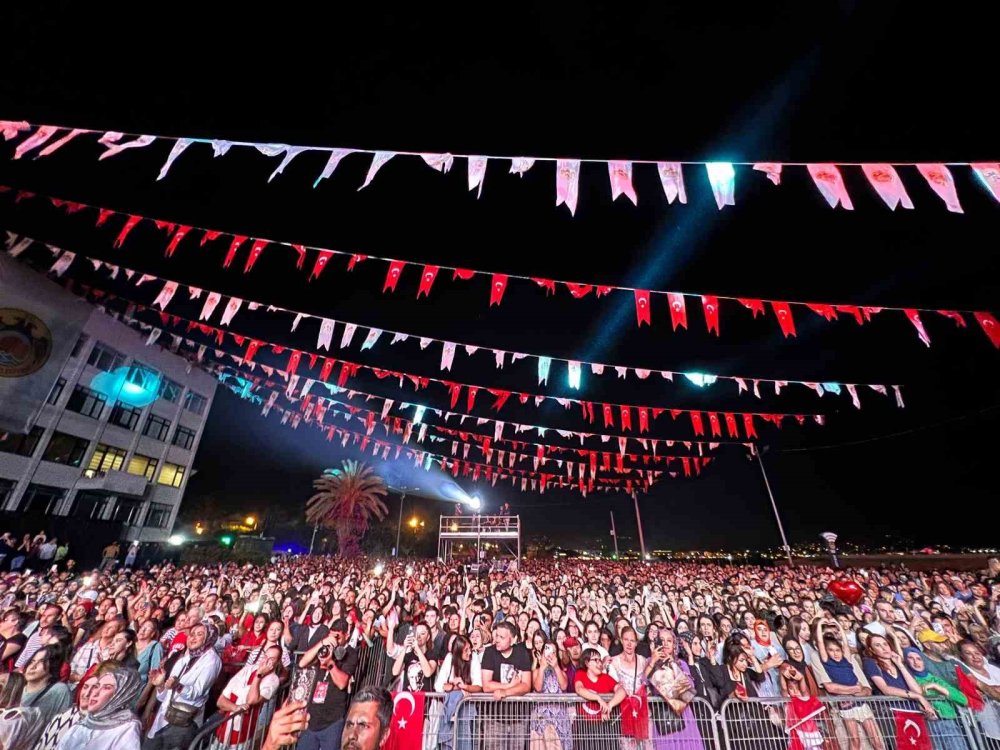 Sorunları bitmeyen Alanya Gökhan Özen'e konser verdirtti