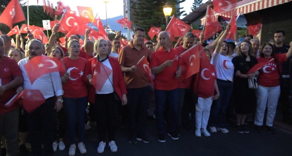 Sorunları bitmeyen Alanya Gökhan Özen'e konser verdirtti