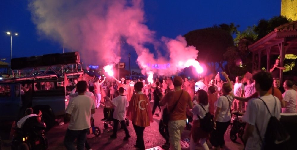 Sorunları bitmeyen Alanya Gökhan Özen'e konser verdirtti