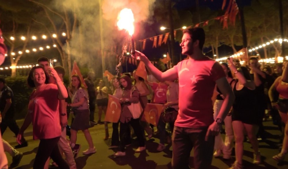 Sorunları bitmeyen Alanya Gökhan Özen'e konser verdirtti