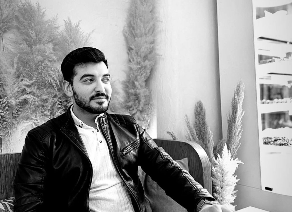 Avsallarda midibüse çarpan motosikletteki 2 genç hayatını kaybetti