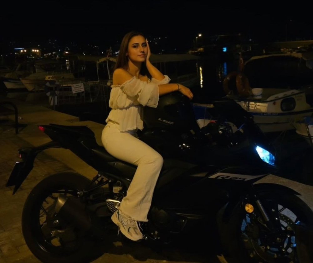 Avsallarda midibüse çarpan motosikletteki 2 genç hayatını kaybetti