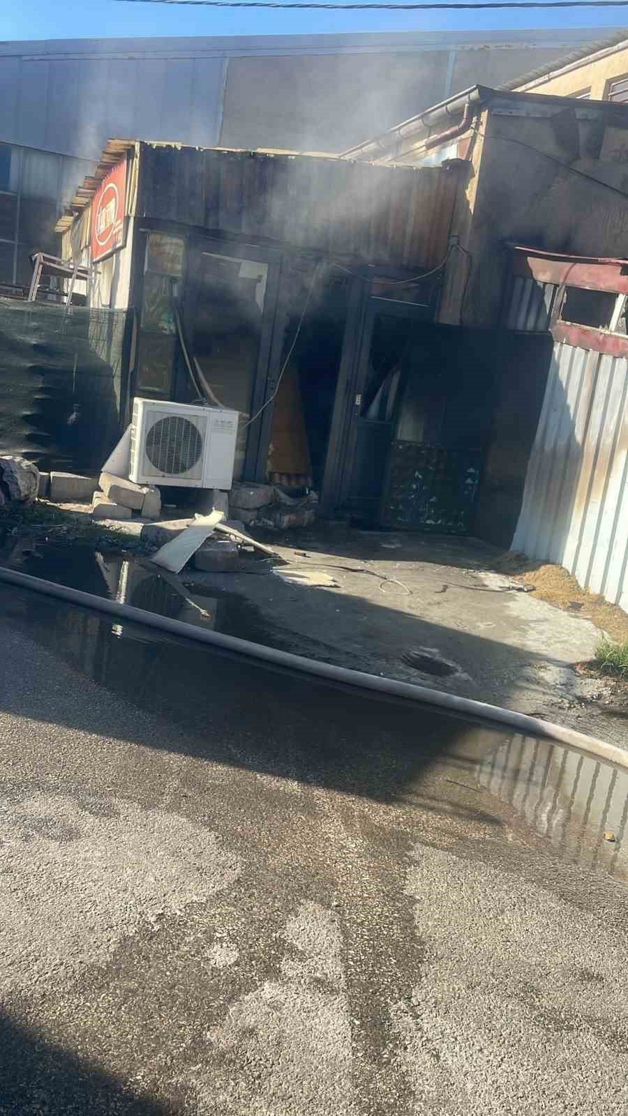 Isparta'da gökyüzü dumanla kaplandı çocukların hayali yanıp kül oldu