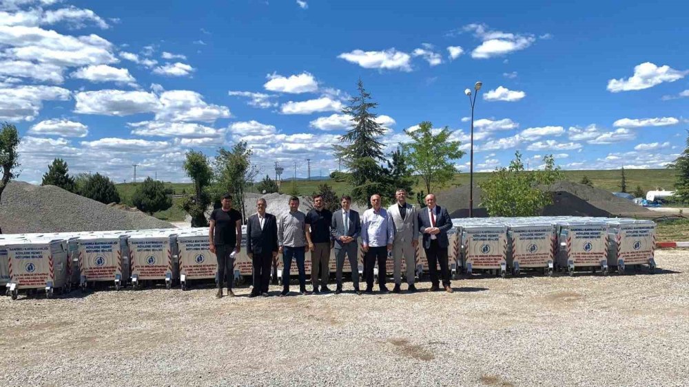 Köylerde Temizlik Seferberliği: Sandıklı’nın Çöp Konteynerleri Teslim Edildi
