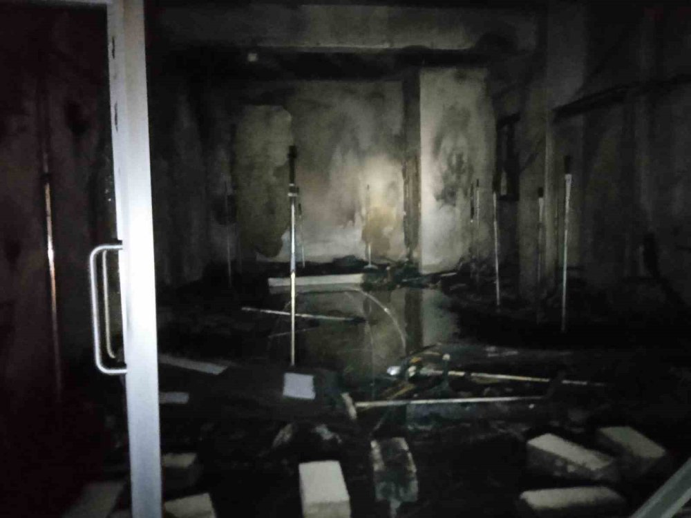 500 gelinlik kül oldu, zarar 4 milyon lira