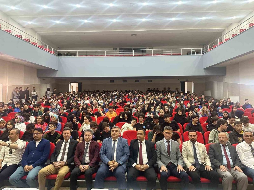 Afyonkarahisar’ı Keşfet Bilgi ve Kültür Yarışması Finali Vali Yiğitbaşı’nın Sürpriz Sorusuyla Renkli Geçti