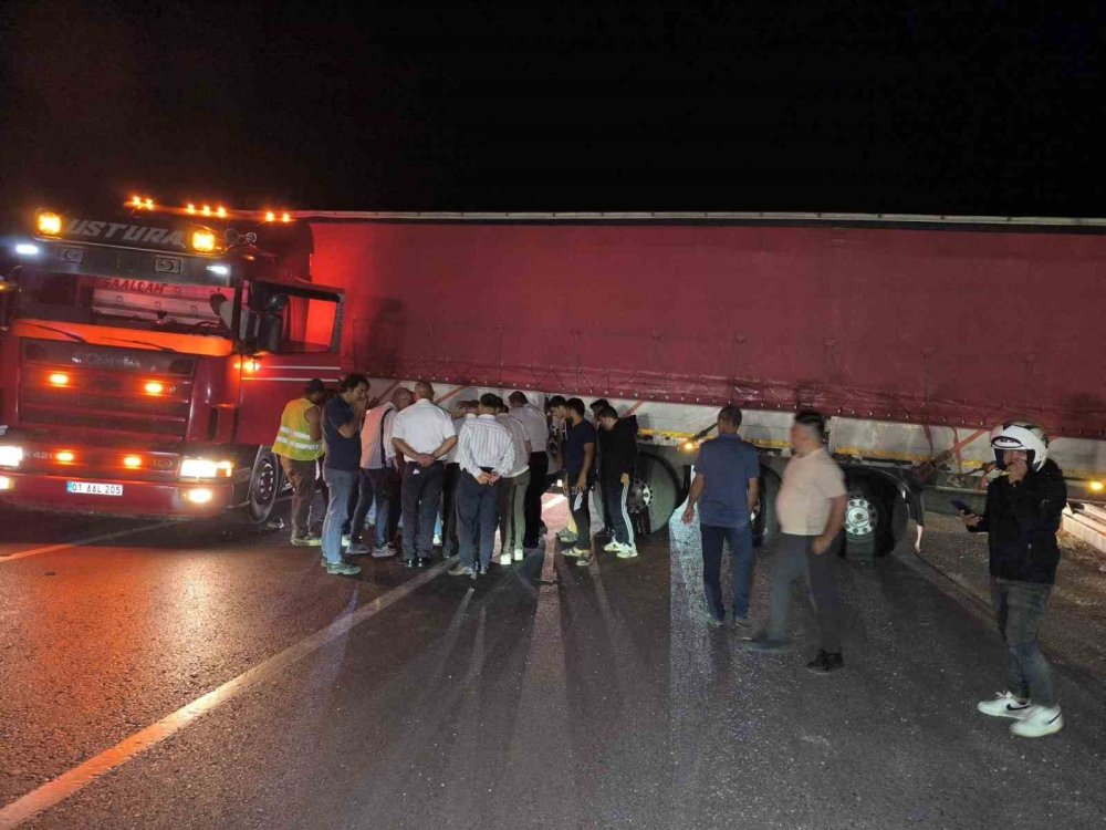 Korkulan olmadı: Direksiyonda rahatsızlanan sürücü yolu trafiğe kapattı