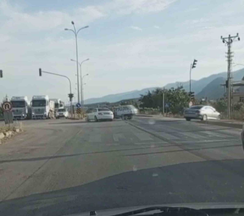 Sosyal medyaya görüntü çekerken kazayı da çekti