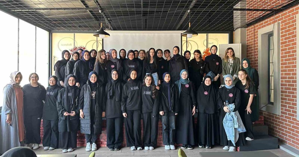 Bu kafeye giren Türkçe konuşamıyor