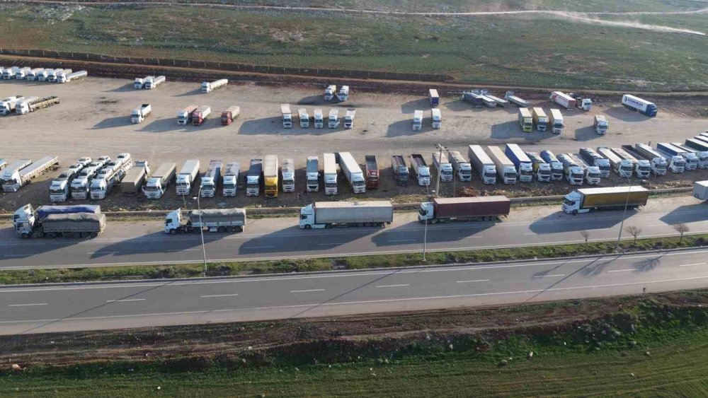 Hataylı 3 tır şoförünün araçlarına Çin'de mafya el koydu