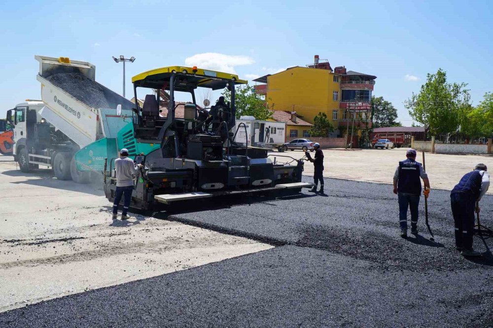 Meram’da Yaz Sezonu Asfalt Çalışmaları Hız Kesmiyor