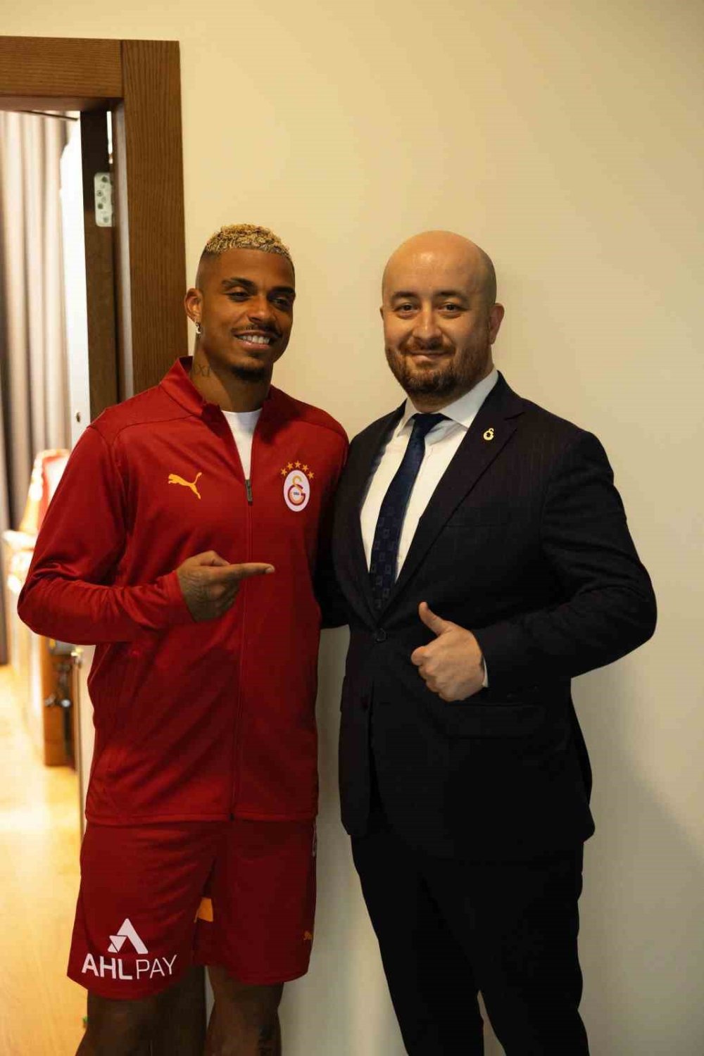 Türkiye'ye geldi parayı kırıyor