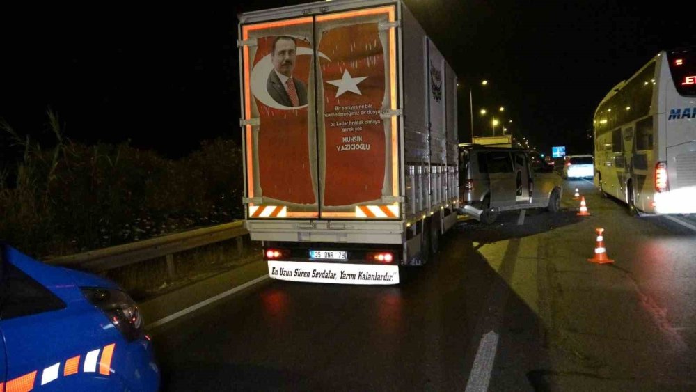 Gecenin karanlığında 5 araçlı zincirleme kaza