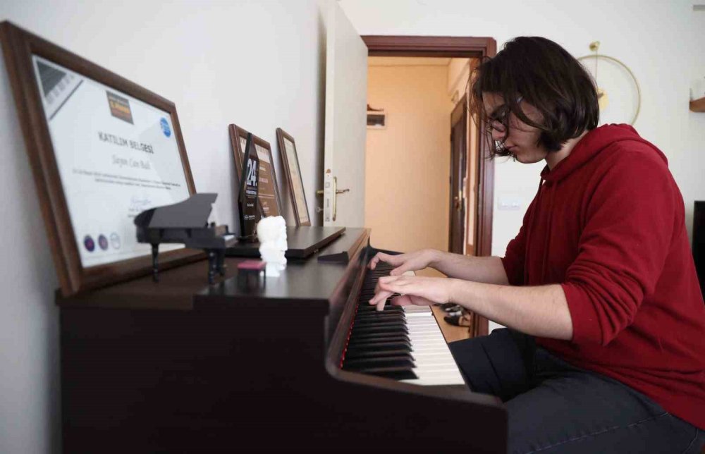 Genç Piyanist Can Bali, London College of Music’ten 98 Puanla Kabul Aldı