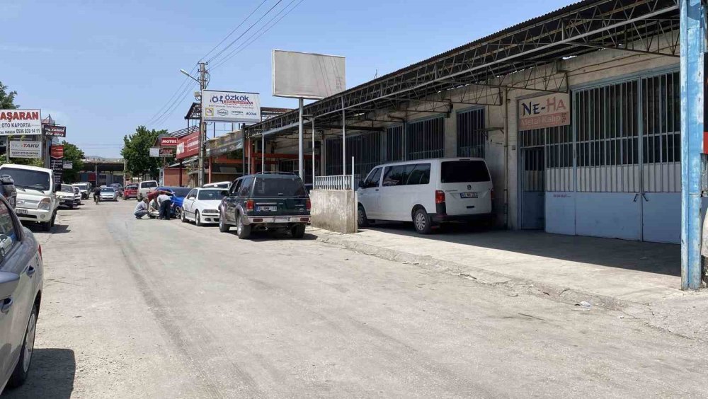 Konya’da skandal görüntü: Mobil vincin ucunda havaya kaldırıldı