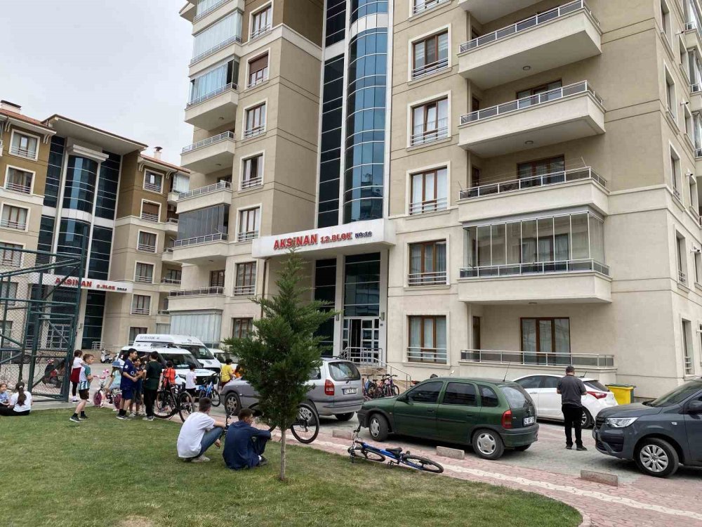 Konya'da kocası tarafından öldürülen kadın son yolculuğuna uğurlandı