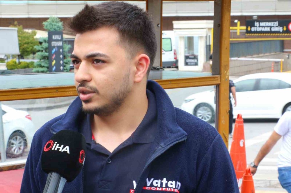 Ankara’da sağanak ve fırtına etkili oldu: Tesla Bayii'nin çatısı uçtu