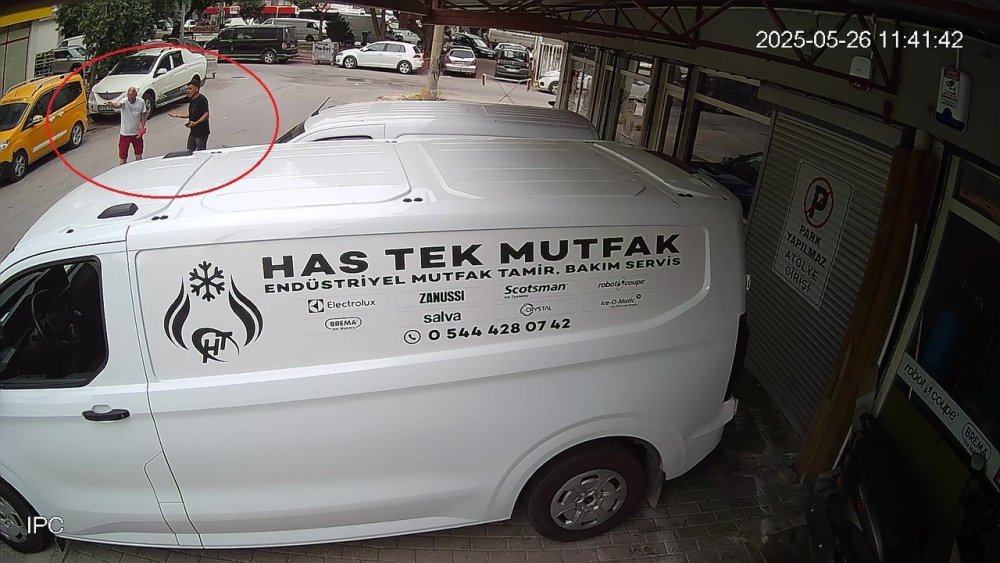 Kapkaça uğradı, sokak sokak hırsızı kovaladı