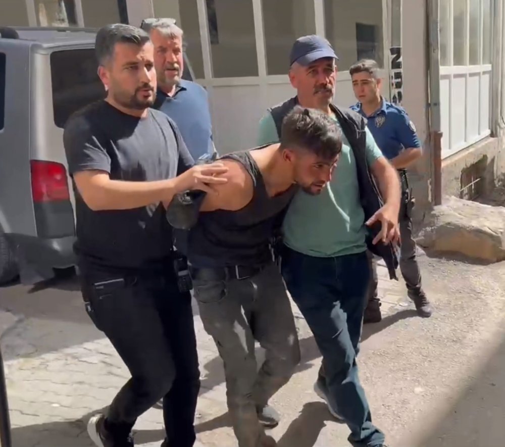 Akılalmaz hırsızlık: Çocuğu araçtan atıp otomobili çaldı